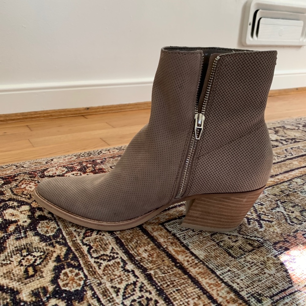 Dolce Vita Asha Smoke Nubuck bootie- size 10